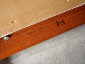 Hans J. Wegne  JH503 Johannes Hansen ハンスJウェグナー ザ・チェア マホガニーとレザー 名作チェア デザイナーズチェア ヴィンテージ ウェグナーのアームチェアの裏面にヨハネスハンセンのスタンプ