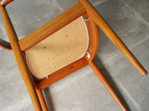 Hans J. Wegne  JH503 Johannes Hansen ハンスJウェグナー ザ・チェア マホガニーとレザー 名作チェア デザイナーズチェア ヴィンテージ ウェグナーのアームチェアの裏面にスタンプ