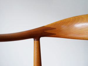 Hans J. Wegne  JH503 Johannes Hansen ハンスJウェグナー ザ・チェア マホガニーとレザー 名作チェア デザイナーズチェア ヴィンテージ ウェグナーのアームチェア フィンガージョイントのある背もたれとアーム