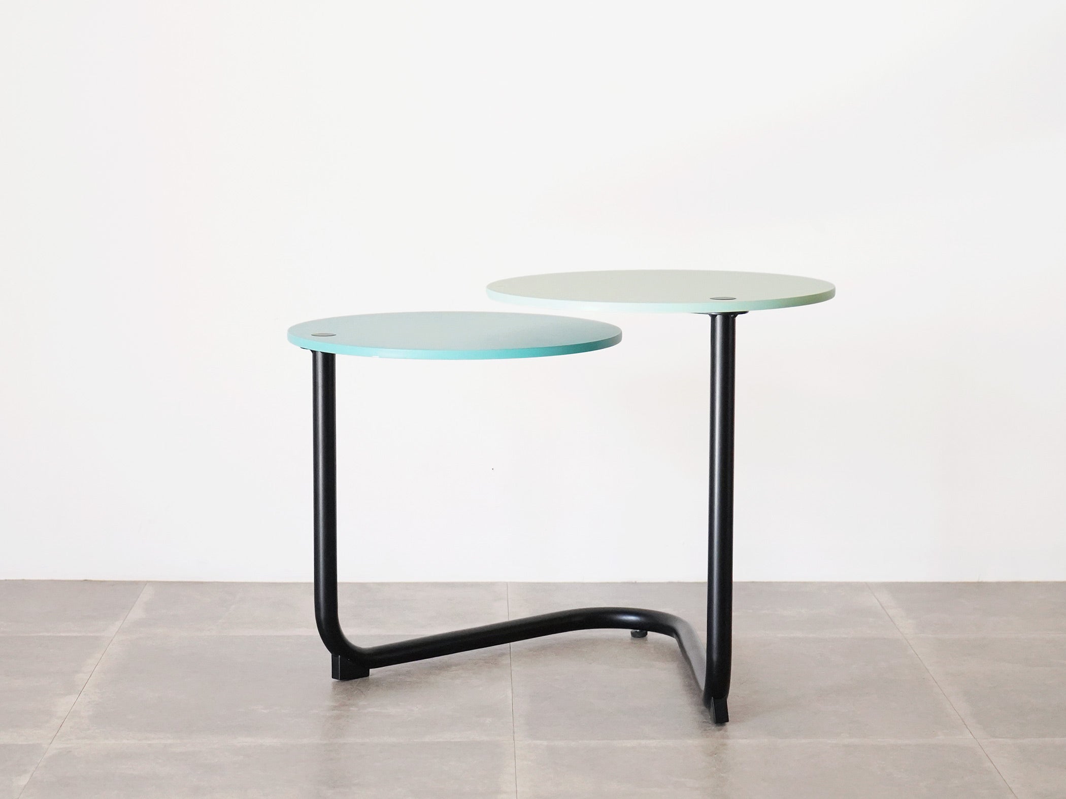 Lise & Hans Isbrand “Loop” Table リーセ＆ハンス・イスブラン ブルー