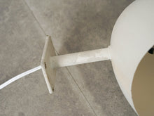 画像をギャラリービューアに読み込む, Danish design white brass Wall lamp デンマークデザインの白いウォールランプ 1030年代製ヴィンテージランプ 壁付け照明北欧 ランプの首
