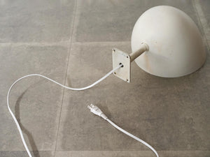 Danish design white brass Wall lamp デンマークデザインの白いウォールランプ 1030年代製ヴィンテージランプ 壁付け照明北欧 ランプはコンセント仕様にしています