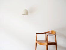 画像をギャラリービューアに読み込む, Danish design white brass Wall lamp デンマークデザインの白いウォールランプ 1030年代製ヴィンテージランプ 壁付け照明北欧 ランプとウェグナーのthe chairを合わせて
