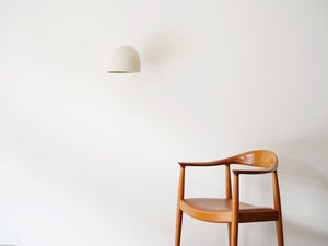 Danish design white brass Wall lamp デンマークデザインの白いウォールランプ 1030年代製ヴィンテージランプ 壁付け照明北欧 ランプとウェグナーのthe chairを合わせて