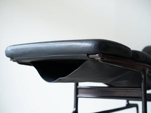 イームズチェイス 寝椅子 ハーマンミラー製 Charles Eames Ray Eames Chaise Chaiselounge イームズチェイスの縁