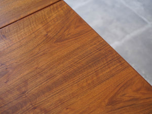 フィン・ユールの両翼延長式のコーヒーテーブル Finn Juhl coffee table with flip-down leaves Anton Kildeberg 北欧デザインのセンターテーブルのナッツウッドの木目