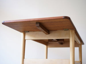 フィン・ユールの両翼延長式のコーヒーテーブル Finn Juhl coffee table with flip-down leaves Anton Kildeberg 北欧デザインのセンターテーブルの延長板の支え
