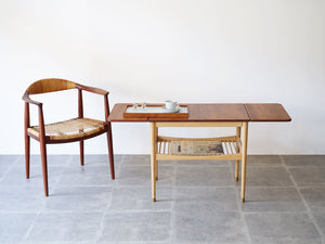 フィン・ユールの両翼延長式のコーヒーテーブル Finn Juhl coffee table with flip-down leaves Anton Kildeberg 北欧デザインのセンターテーブルとハンスJウェグナーのザ・チェア