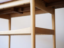 画像をギャラリービューアに読み込む, フィン・ユールの両翼延長式のコーヒーテーブル Finn Juhl coffee table with flip-down leaves Anton Kildeberg 北欧デザインのセンターテーブルの脚
