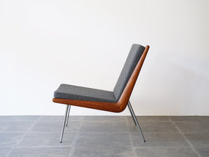 ピーターヴィッツ ブーメランチェア Peter Hvidt & Orla Mølgaard-Nielsen FD135 Boomerang Chair 北欧デザインのラウンジチェアの側面 フレームの形状がブーメラン