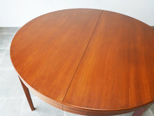 画像をギャラリービューアに読み込む, Ole Wanscher AJ Iversen Dining Table with Extension オーレ ヴァンシャー 北欧ヴィンテージ マホガニー 丸いダイニングテーブルの天面
