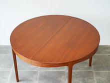 画像をギャラリービューアに読み込む, Ole Wanscher AJ Iversen Dining Table with Extension オーレ ヴァンシャー 北欧ヴィンテージ マホガニー 丸いダイニングテーブルの天面
