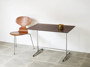 Arne Jacobsen Table with shaker frame Fritz Hansen アルネヤコブセン シェーカーテーブル ヴィンテージ フリッツハンセンのコーヒーテーブル 北欧デザイン デザイナーズテーブル テーブルとアントチェア