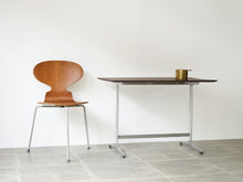 画像をギャラリービューアに読み込む, Arne Jacobsen Table with shaker frame Fritz Hansen アルネヤコブセン シェーカーテーブル ヴィンテージ フリッツハンセンのコーヒーテーブル 北欧デザイン デザイナーズテーブル テーブルとアントチェア
