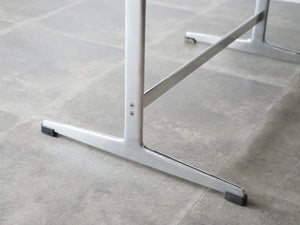 Arne Jacobsen Table with shaker frame Fritz Hansen アルネヤコブセン シェーカーテーブル ヴィンテージ フリッツハンセンのコーヒーテーブル 北欧デザイン デザイナーズテーブル テーブルの脚