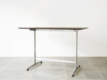 画像をギャラリービューアに読み込む, Arne Jacobsen Table with shaker frame Fritz Hansen アルネヤコブセン シェーカーテーブル ヴィンテージ フリッツハンセンのコーヒーテーブル 北欧デザイン デザイナーズテーブル テーブルの斜めから
