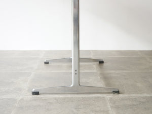 Arne Jacobsen Table with shaker frame Fritz Hansen アルネヤコブセン シェーカーテーブル ヴィンテージ フリッツハンセンのコーヒーテーブル 北欧デザイン デザイナーズテーブル テーブルの脚