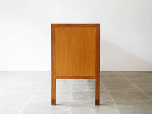 Hans J Wegner Johannes Hansen Sideboard ハンスJウェグナー ヨハネスハンセン 北欧ヴィンテージ マホガニーのサイドボードの側面