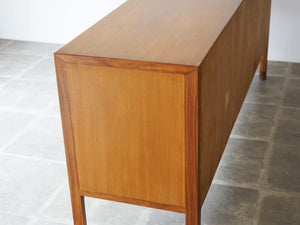 Hans J Wegner Johannes Hansen Sideboard ハンスJウェグナー ヨハネスハンセン 北欧ヴィンテージ マホガニーのサイドボードの側面