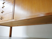 画像をギャラリービューアに読み込む, Hans J Wegner Johannes Hansen Sideboard ハンスJウェグナー  北欧ヴィンテージ マホガニーのサイドボードの裏面 ヨハネスハンセンの刻印
