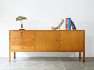 Hans J Wegner Johannes Hansen Sideboard ハンスJウェグナー ヨハネスハンセン 北欧ヴィンテージ マホガニーのサイドボードの正面