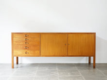 画像をギャラリービューアに読み込む, Hans J Wegner Johannes Hansen Sideboard ハンスJウェグナー ヨハネスハンセン 北欧ヴィンテージ マホガニーのサイドボードの正面
