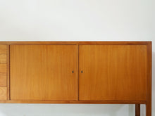 画像をギャラリービューアに読み込む, Hans J Wegner Johannes Hansen Sideboard ハンスJウェグナー ヨハネスハンセン 北欧ヴィンテージ マホガニーのサイドボードの扉

