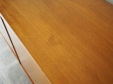 画像をギャラリービューアに読み込む, Hans J Wegner Johannes Hansen Sideboard ハンスJウェグナー ヨハネスハンセン 北欧ヴィンテージ マホガニーのサイドボード 天面のシミと傷
