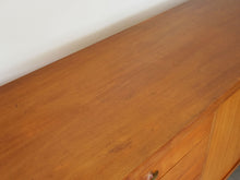 画像をギャラリービューアに読み込む, Hans J Wegner Johannes Hansen Sideboard ハンスJウェグナー ヨハネスハンセン 北欧ヴィンテージ マホガニーのサイドボードの天面
