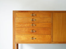 画像をギャラリービューアに読み込む, Hans J Wegner Johannes Hansen Sideboard ハンスJウェグナー ヨハネスハンセン 北欧ヴィンテージ マホガニーのサイドボードの引き出し
