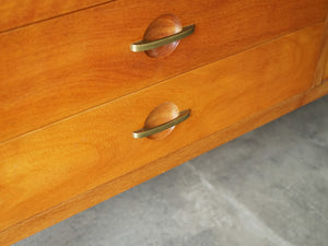 Hans J Wegner Johannes Hansen Sideboard ハンスJウェグナー ヨハネスハンセン 北欧ヴィンテージ マホガニーのサイドボードの引き出しの取っ手