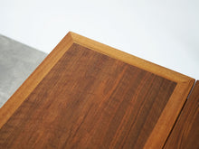 画像をギャラリービューアに読み込む, Børge Mogensen Fredericia Stolefabrik table with two flip up leaves ボーエモーエンセン フレデリシア 北欧デザイン ナットウッド 両翼延長式コーヒーテーブルの延長板
