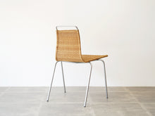 画像をギャラリービューアに読み込む, Poul Kjærholm EKC製 PK1 ポール ケアホルム 北欧ヴィンテージ チェアの背面
