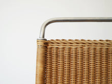 画像をギャラリービューアに読み込む, Poul Kjærholm EKC製 PK1 ポール ケアホルム 北欧ヴィンテージ チェアの背もたれとフレーム
