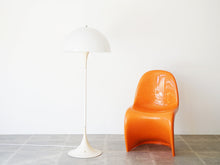画像をギャラリービューアに読み込む, Verner Panton Panthella Floor Lamp Louis Poulsen製 ヴェルナー パントン パンテラ ルイスポールセン  フロアランプとPanton Chair
