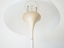 画像をギャラリービューアに読み込む, Verner Panton Panthella Floor Lamp Louis Poulsen製 ヴェルナー パントン パンテラ ルイスポールセン  フロアランプ シェードの内面
