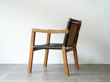 画像をギャラリービューアに読み込む, トーベ・レッダーセンの黒革のアームチェア 北欧デザイナーズチェア トーベ・キンド・ラーセン Tove Kindt-Larsen Tove Reddersen Unge Mennesker Chair 北欧チェアの側面
