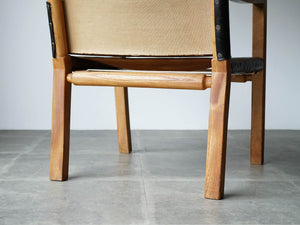 トーベ・レッダーセンの黒革のアームチェア 北欧デザイナーズチェア トーベ・キンド・ラーセン Tove Kindt-Larsen Tove Reddersen Unge Mennesker Chair 北欧チェアの後ろ脚