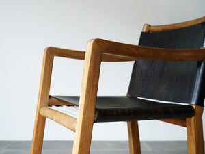 トーベ・レッダーセンの黒革のアームチェア 北欧デザイナーズチェア トーベ・キンド・ラーセン Tove Kindt-Larsen Tove Reddersen Unge Mennesker Chair 北欧チェアの肘掛けの曲線