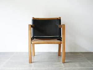 トーベ・レッダーセンの黒革のアームチェア 北欧デザイナーズチェア トーベ・キンド・ラーセン Tove Kindt-Larsen Tove Reddersen Unge Mennesker Chair 北欧チェアの正面