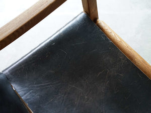 トーベ・レッダーセンの黒革のアームチェア 北欧デザイナーズチェア トーベ・キンド・ラーセン Tove Kindt-Larsen Tove Reddersen Unge Mennesker Chair 北欧チェアの座面