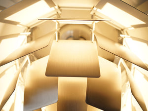 Poul Henningsen Artichoke Louis Poulsen ポールヘニングセン アーティチョーク ルイスポールセン 吊り下げ照明 北欧ヴィンテージ ペンダントランプのスチールの薄板 点灯イメージ