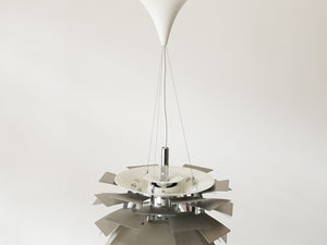 Poul Henningsen Artichoke Louis Poulsen ポールヘニングセン アーティチョーク ルイスポールセン 吊り下げ照明 北欧ヴィンテージ ペンダントランプの上部とフランジカバー