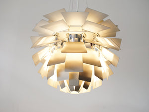 Poul Henningsen Artichoke Louis Poulsen ポールヘニングセン アーティチョーク ルイスポールセン 吊り下げ照明 北欧ヴィンテージ ペンダントランプ 点灯イメージ