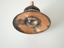 画像をギャラリービューアに読み込む, Nova Light Copper Wall lamp ノーヴァライト 銅のウォールランプ 北欧ヴィンテージ ブラケットライトのやや下から
