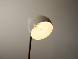 ヴィルヘルム・ラウリッツェンのテーブルランプ ビンテージ 白いスタンドライト Vilhelm Lauritzen Table lamp ライトの点灯イメージ シェード内部