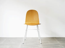 画像をギャラリービューアに読み込む, Sebastian Holmbäck Ulrik Nordentoft Nam Nam 8000c ホルムバックノルデントフト 椅子 サイドチェア オーク積層  ラッカー塗装 金属 ダニシュモダン 椅子の正面
