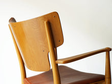 画像をギャラリービューアに読み込む, Peter Hvidt Orla Mølgaard-Nielsen Portex Armchair Fritz Hansen vintage niger leather ピーター・ビッツとオルラ・モルガート・ニールセンのアームチェア ナイジャーレザー張り 北欧ヴィンテージ デザイナーズチェア 椅子の背もたれ背面からアームにかけて
