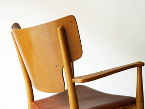 Peter Hvidt Orla Mølgaard-Nielsen Portex Armchair Fritz Hansen vintage niger leather ピーター・ビッツとオルラ・モルガート・ニールセンのアームチェア ナイジャーレザー張り 北欧ヴィンテージ デザイナーズチェア 椅子の背もたれ背面からアームにかけて