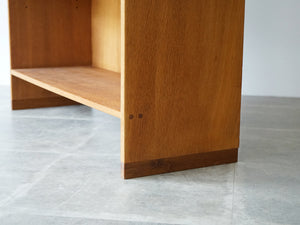 Hans J Wegner Ry8 wallunit bookcase ハンスJウェグナー 本棚 ウォールユニット オーク材の本棚 Ry8 RY Møbler ヴィンテージ 棚の脚元